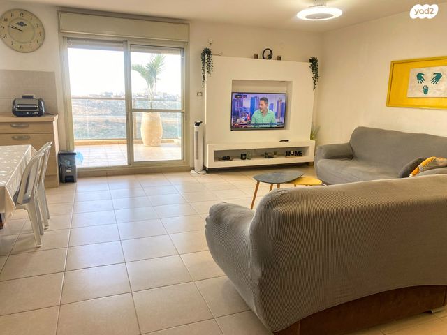 דירה, גבעת טל, אלפי מנשה