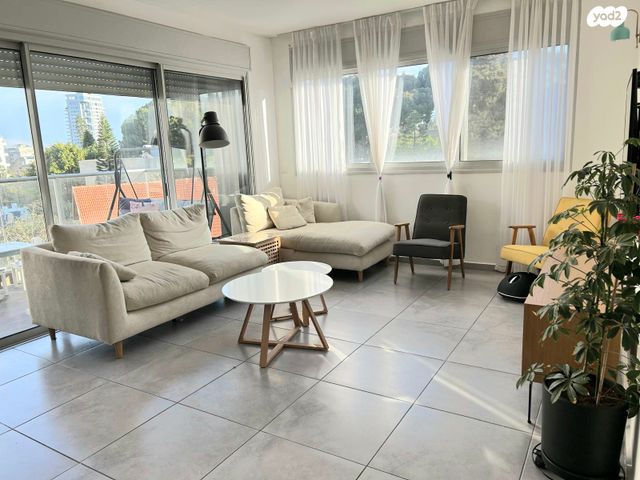 דירה, דוד רמז, גבעת הרמבם, גבעתיים