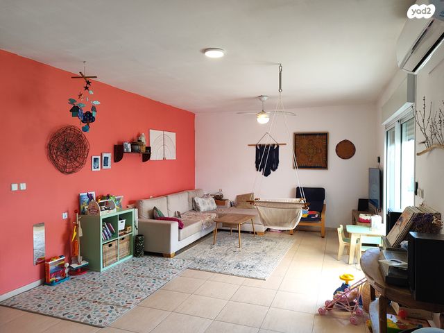 דופלקס, צוותא ב, אלפי מנשה