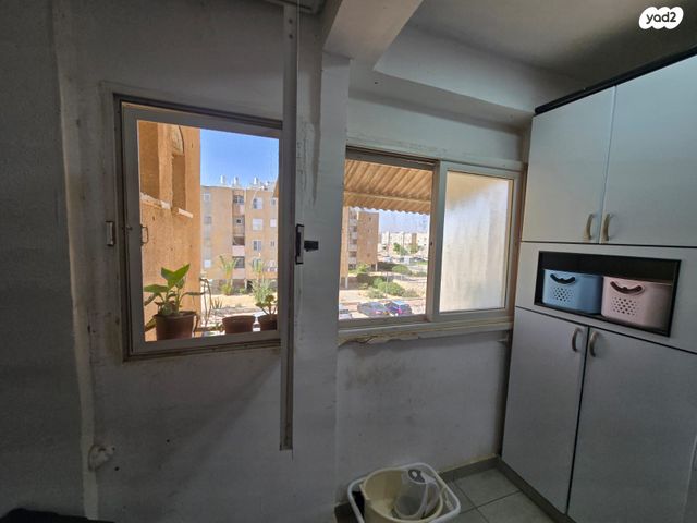 דירה, משה דיין, חכמי ישראל, דימונה