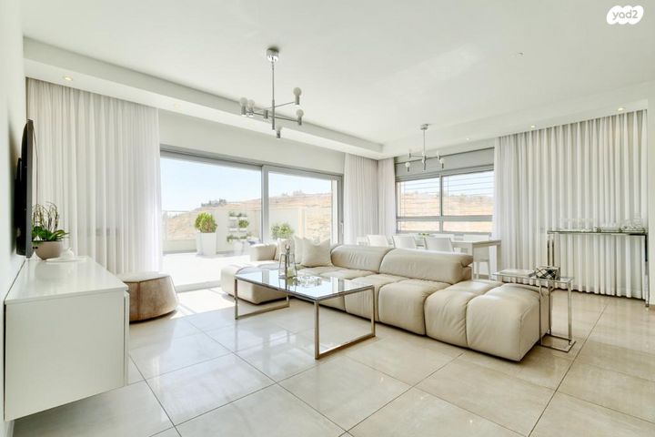 גג/ פנטהאוז, הרב ישעיהו דולגין, חומת שמואל, הר חומה, ירושלים