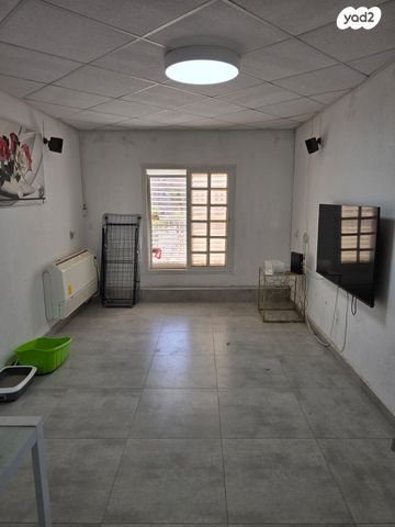 דירה, משה דיין, חכמי ישראל, דימונה