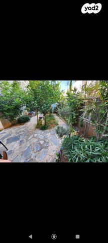 דירת גן, בר לב, מזכרת בתיה