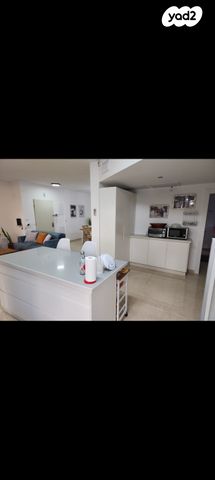 דירת גן, בר לב, מזכרת בתיה