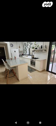 דירת גן, בר לב, מזכרת בתיה