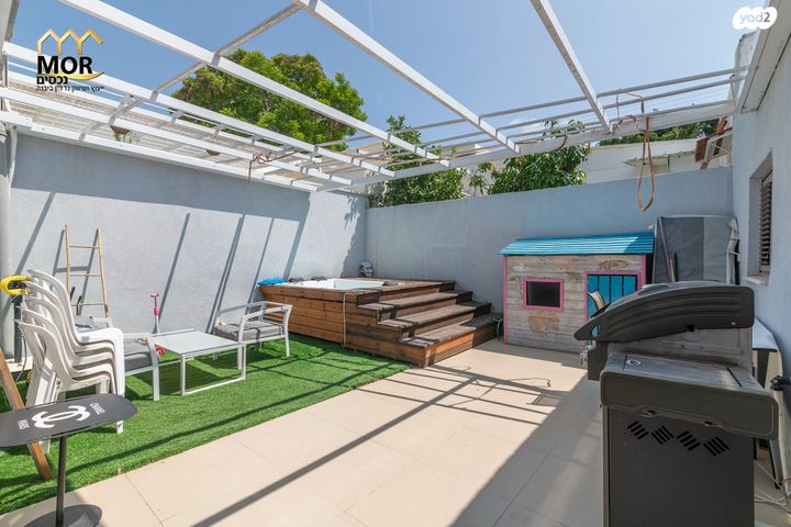 בית פרטי/ קוטג', משעול האפרסק, יבנה