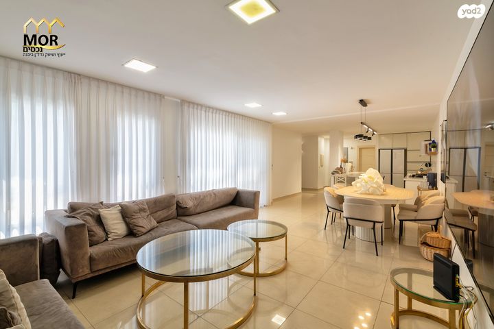 בית פרטי/ קוטג', משעול האפרסק, יבנה