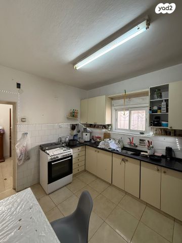 דירת גן, נגבה 11, עמידר, בת ים