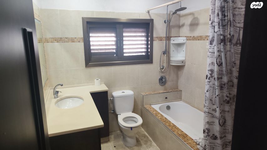 דירת גן, שדרות העצמאות, בית וקאנטרי, גיורא יוספטל, גבעת שמואל