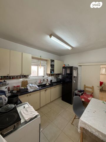 דירת גן, נגבה 11, עמידר, בת ים