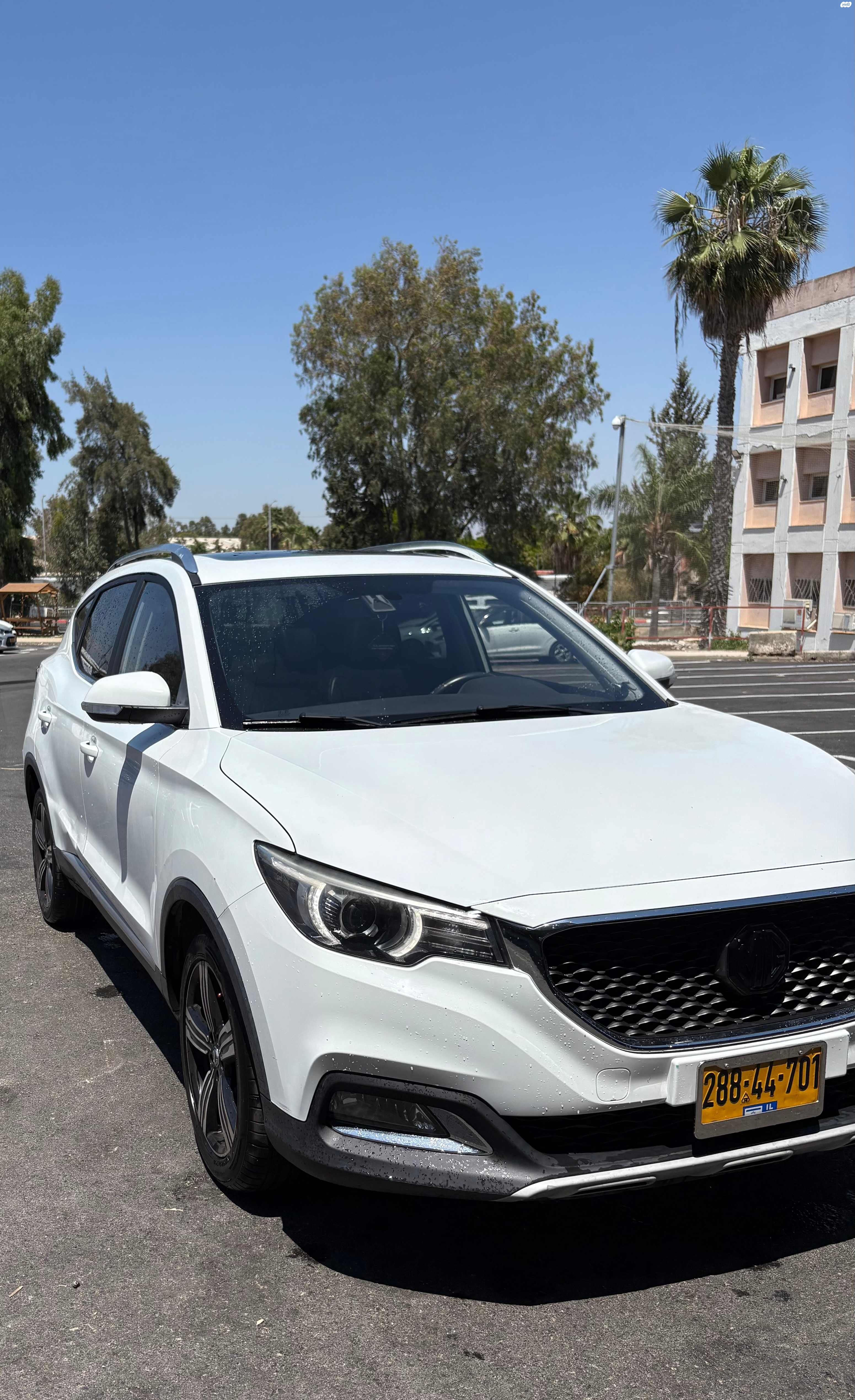 מודעת רכב אם ג'י ZS