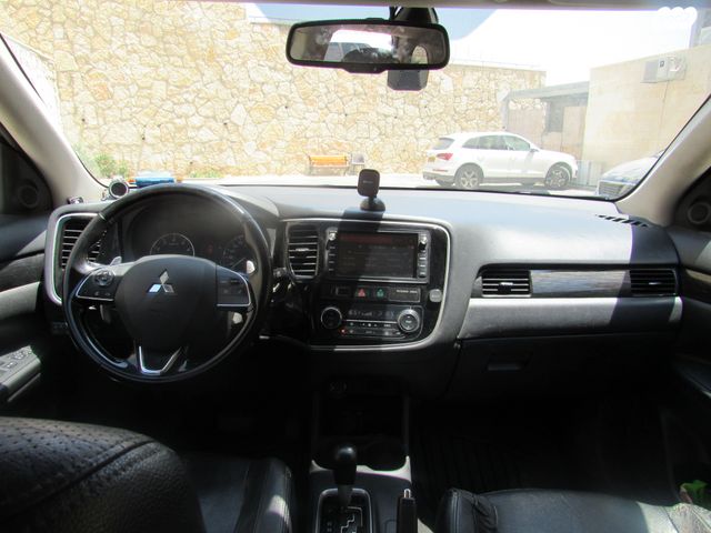 מיצובישי אאוטלנדר