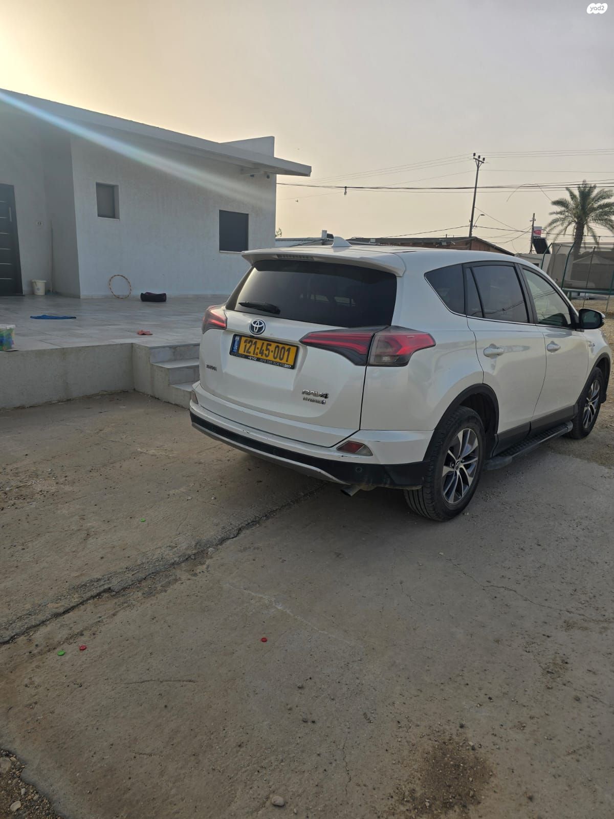 מודעת רכב טויוטה RAV4