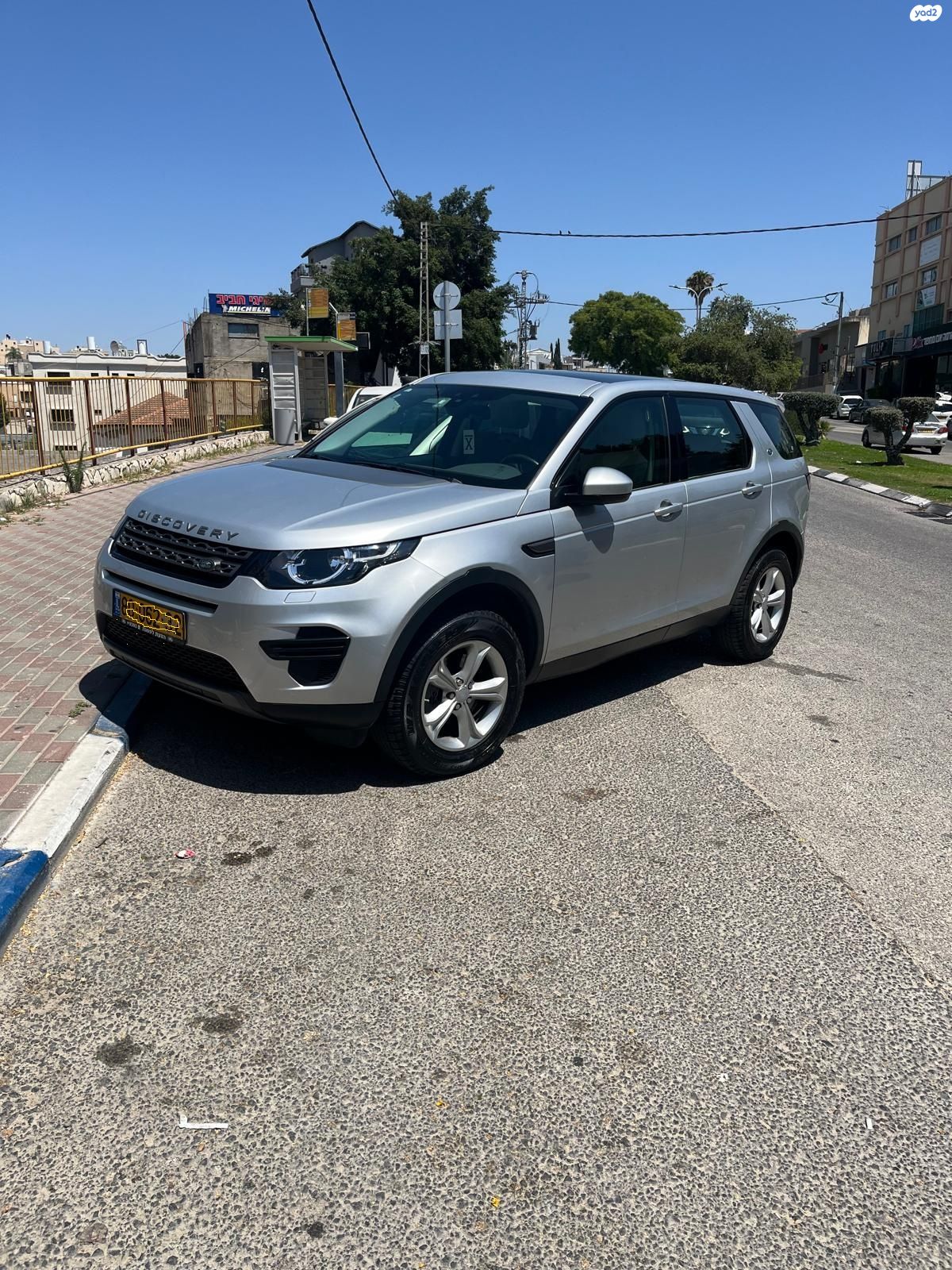 מודעת רכב לנד רובר דיסקברי ספורט