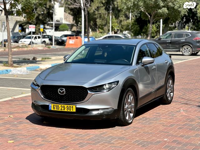 מודעת רכב מאזדה CX-30