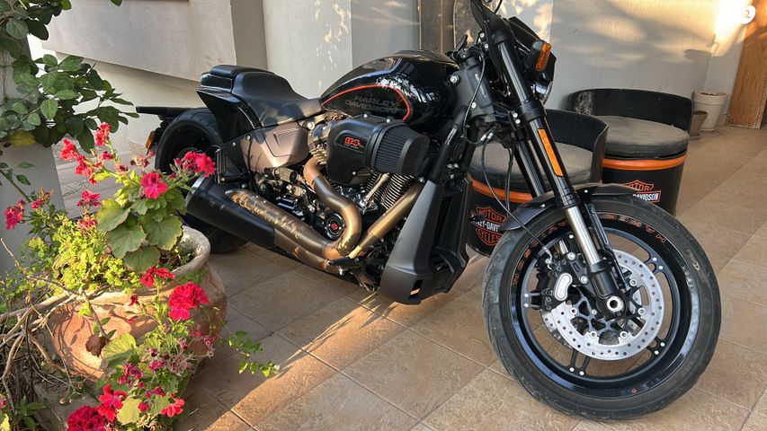 מודעת רכב הרלי דיווידסון FXDR 114