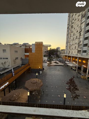 השקדים 4
