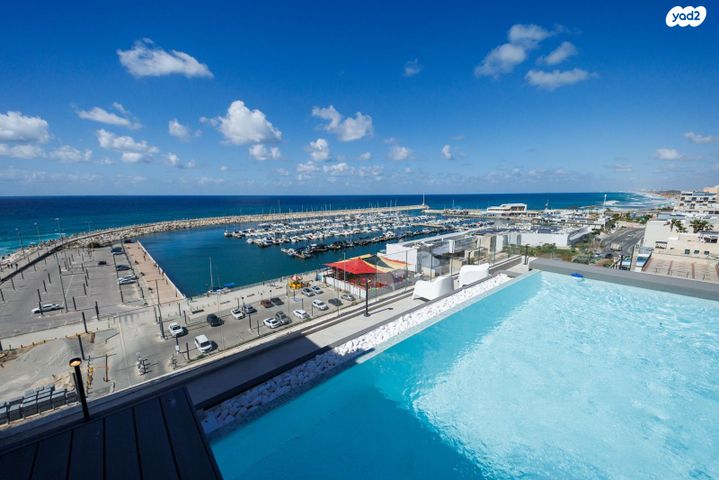 מרינה, פארק לאומי וחופים