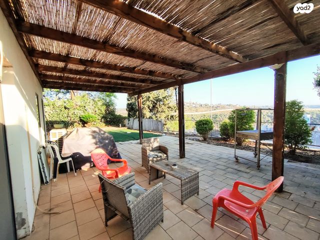 דו משפחתי, כרמל, אלפי מנשה