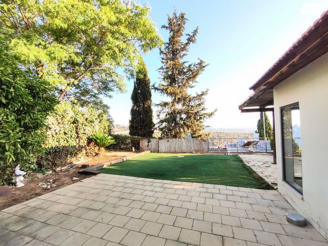 דו משפחתי, כרמל, אלפי מנשה