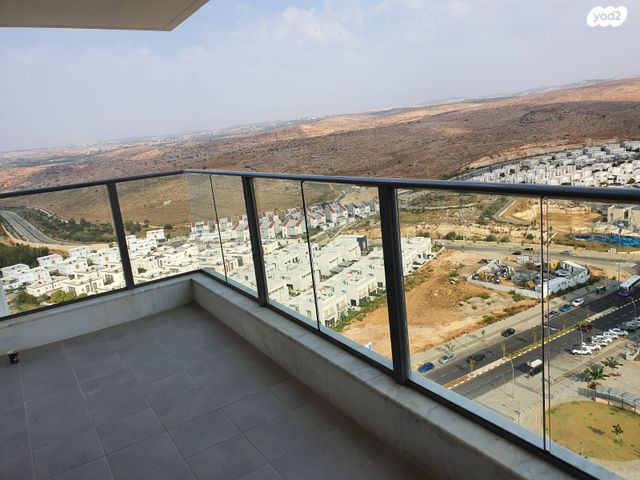 דירה, שייקה אופיר, פסגות אפק, ראש העין