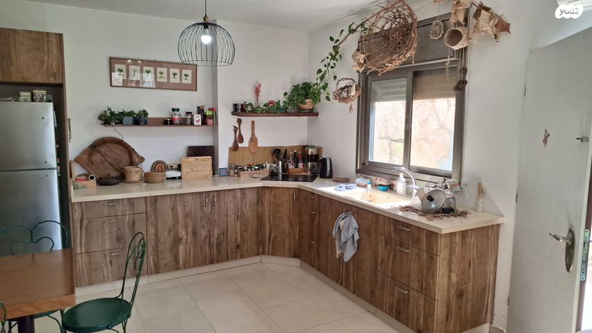 דו משפחתי, ענבר, נעלה, נעלה