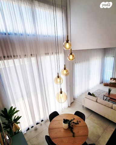 דו משפחתי, שערי תקווה