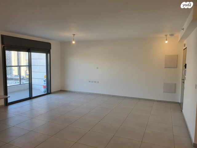 דירה, שייקה אופיר, פסגות אפק, ראש העין