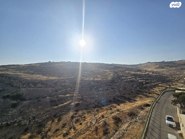 דירה, יצחק רפאל, חומת שמואל, הר חומה, ירושלים