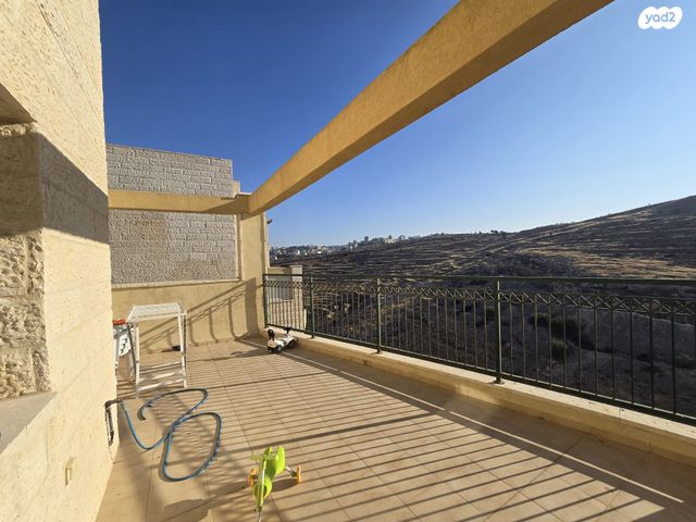 דירה, יצחק רפאל, חומת שמואל, הר חומה, ירושלים