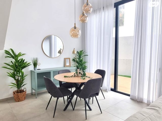 דו משפחתי, שערי תקווה