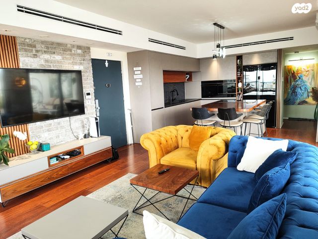 גג/ פנטהאוז, אסירי ציון, מגדיאל, הוד השרון