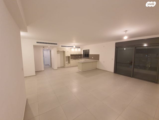 דירה, שייקה אופיר, פסגות אפק, ראש העין