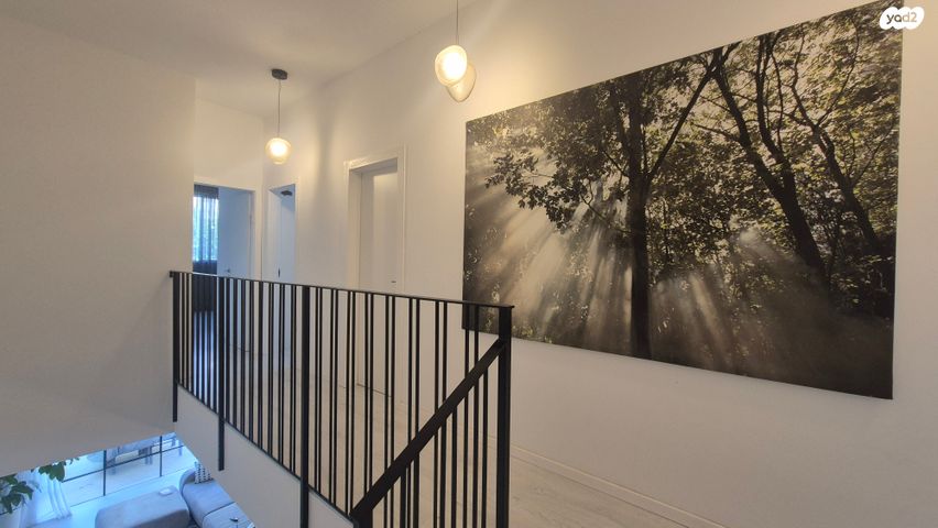 דו משפחתי, אורנית, אורנית