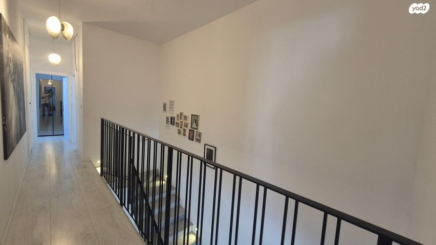 דו משפחתי, אורנית, אורנית