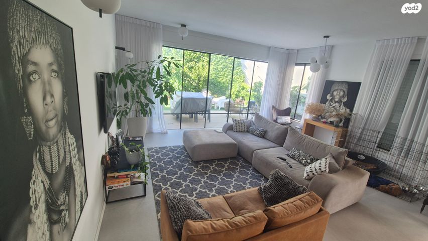 דו משפחתי, אורנית, אורנית