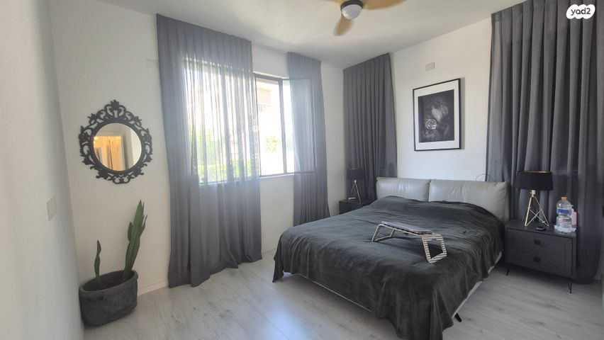 דו משפחתי, אורנית, אורנית