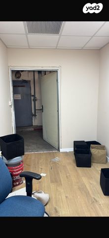 מחסנים, הרצליה