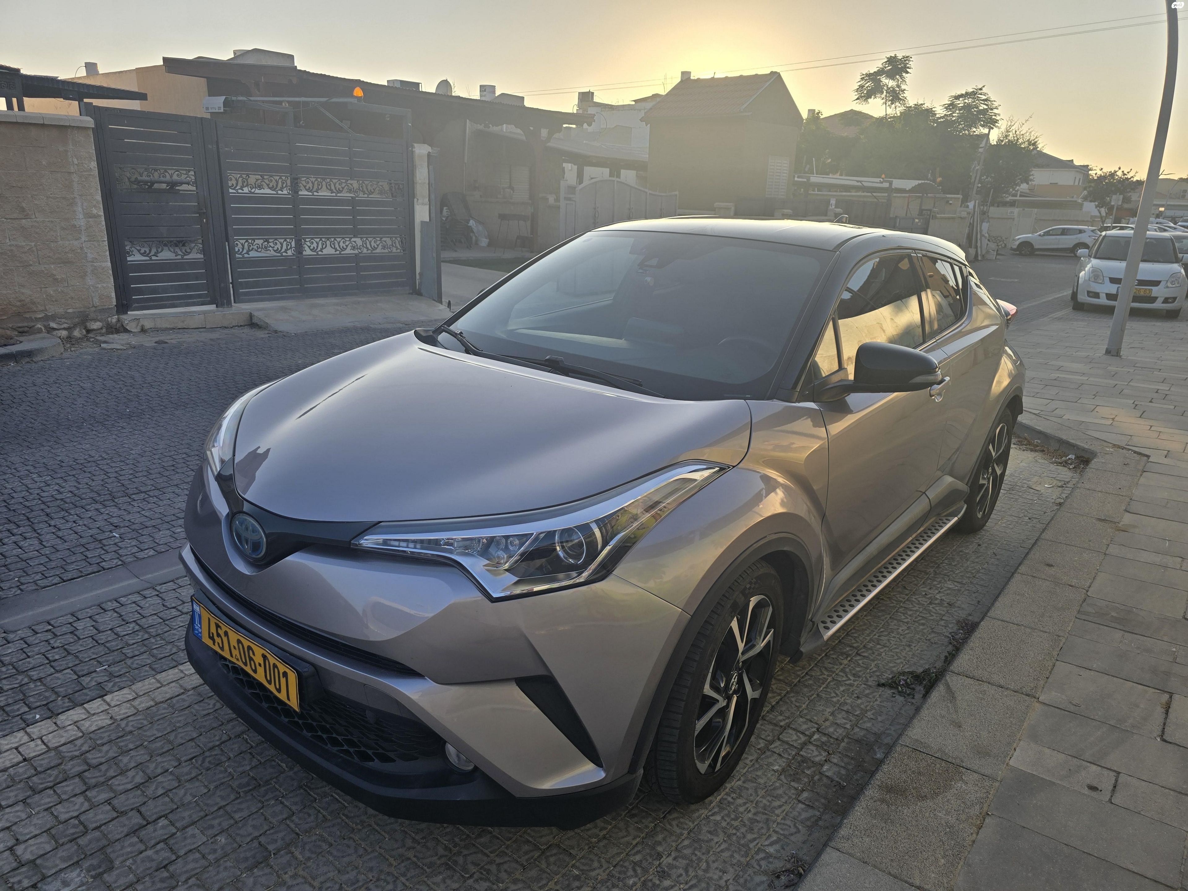מודעת רכב טויוטה C-HR