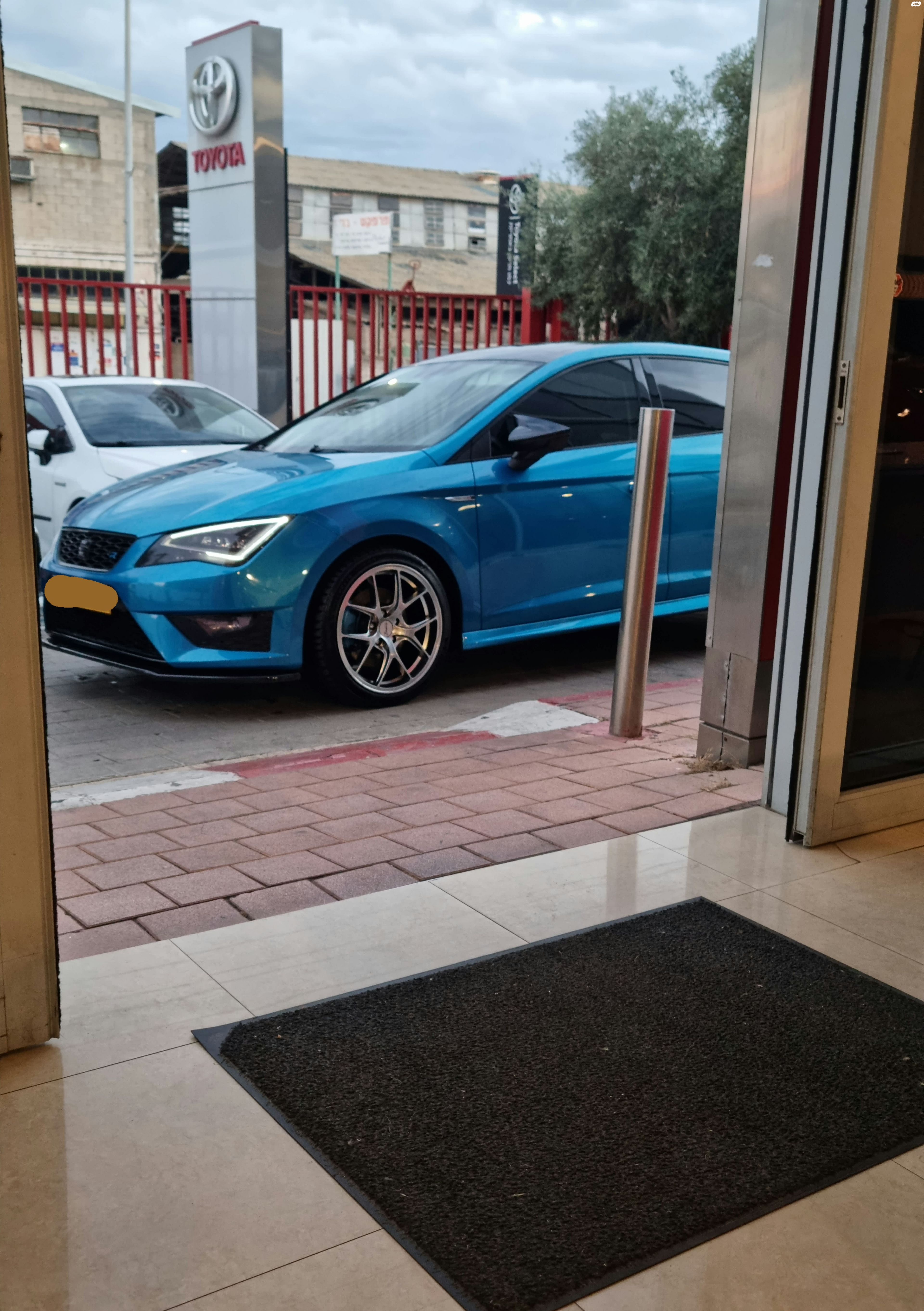 מודעת רכב סיאט לאון