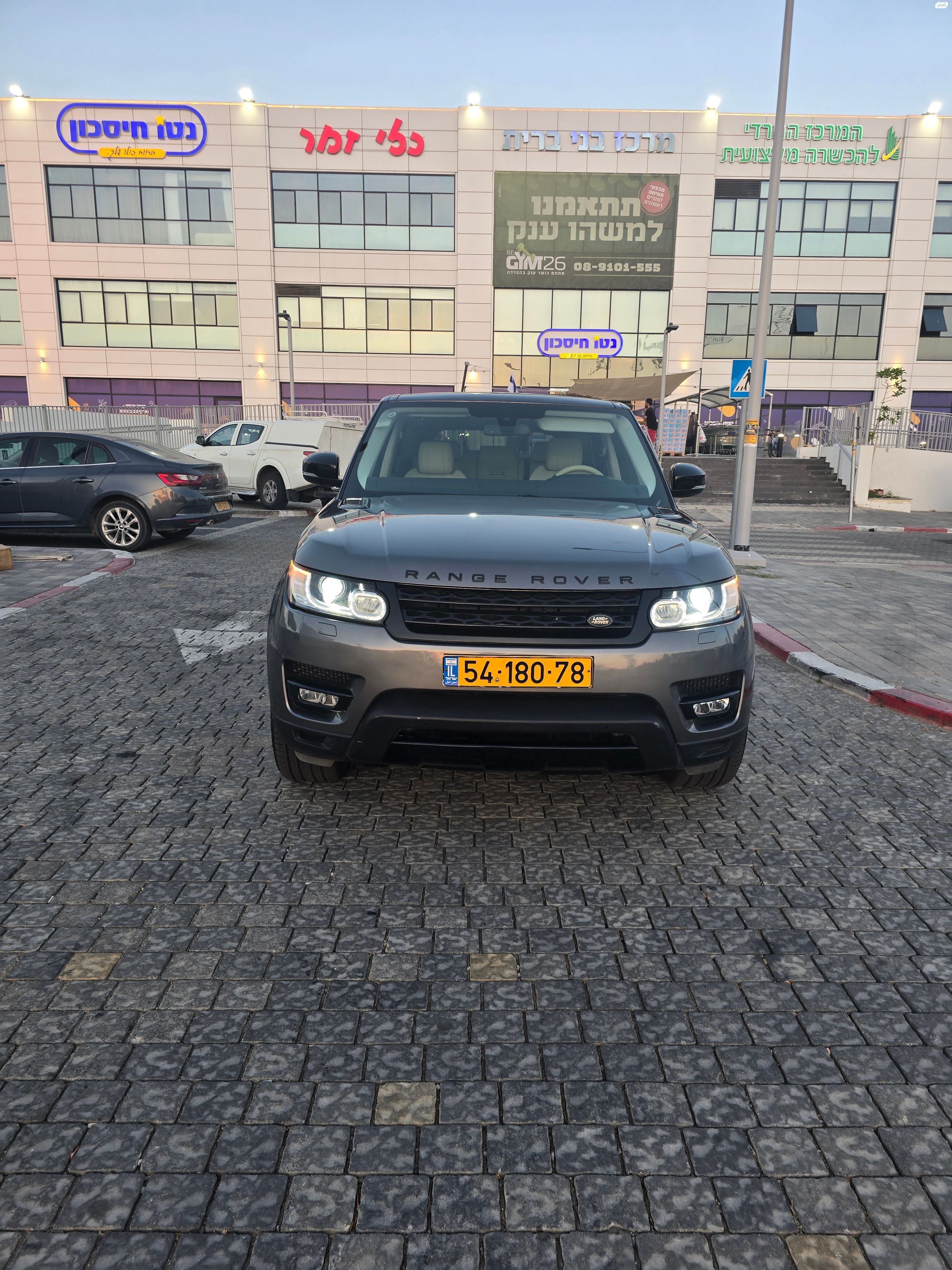מודעת רכב לנד רובר ריינג' רובר ספורט