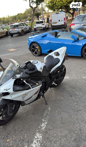 מודעת רכב ימאהה YZF-R1