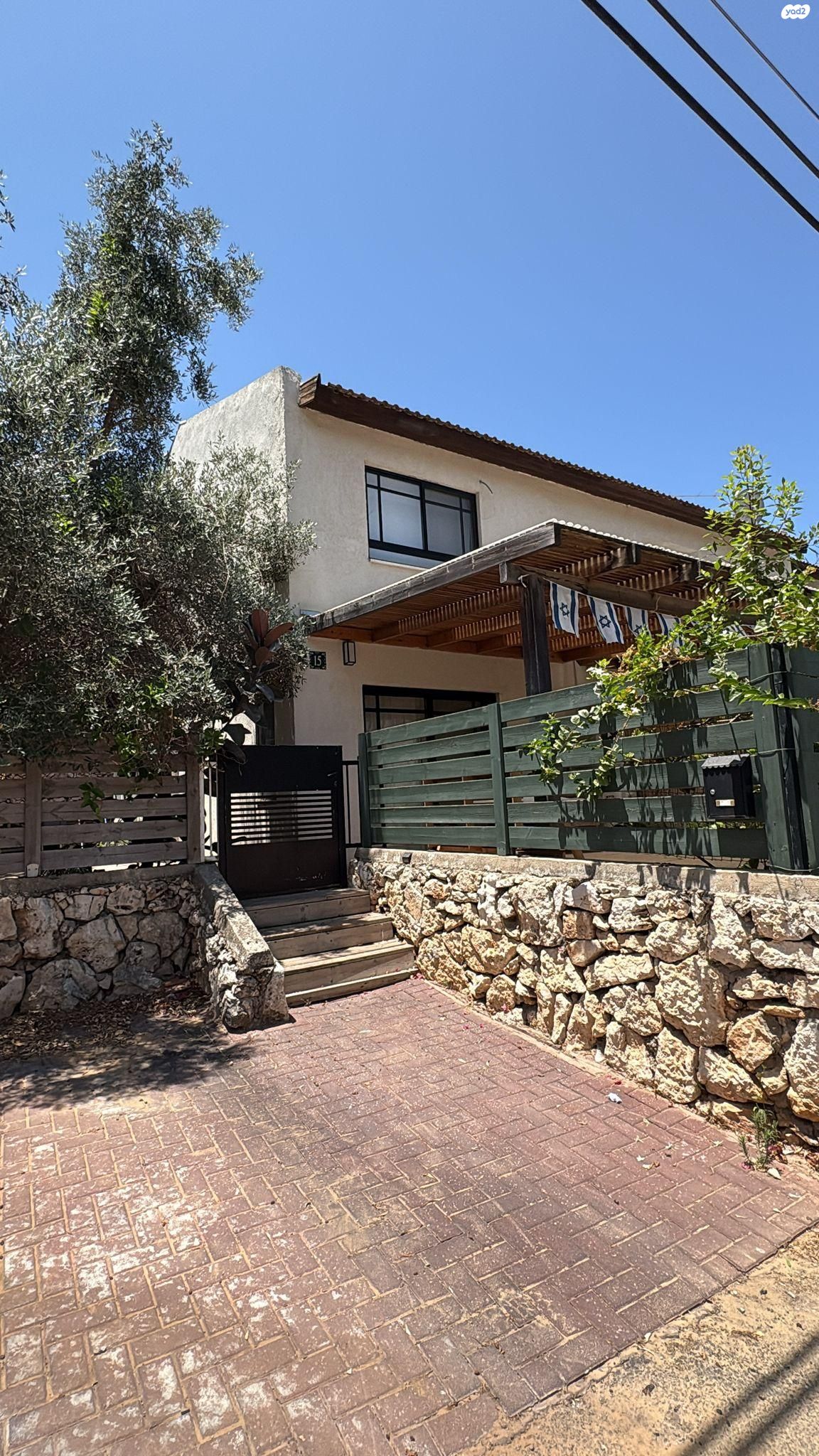 החבצלת 15