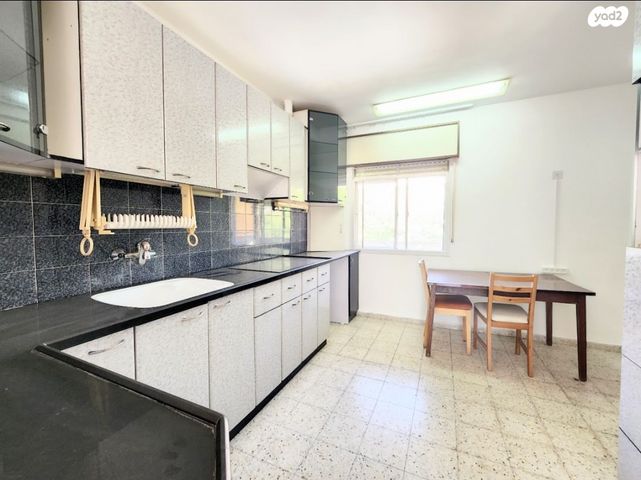 שדרות ירושלים 30
