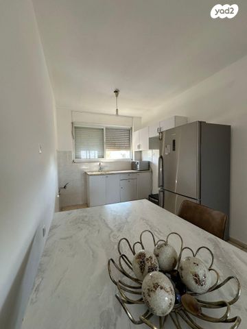 דירה, הכרכום 13, צמח השדה, מעלה אדומים