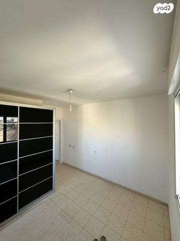 דירה, הכרכום 13, צמח השדה, מעלה אדומים