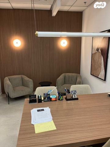 משרדים, אחד העם 9, מרכז העיר, חדרה