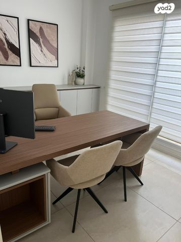 משרדים, אחד העם 9, מרכז העיר, חדרה