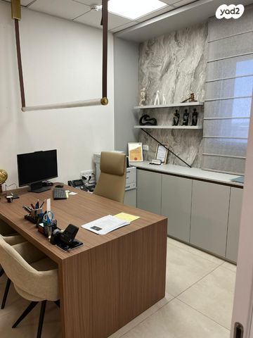 משרדים, אחד העם 9, מרכז העיר, חדרה