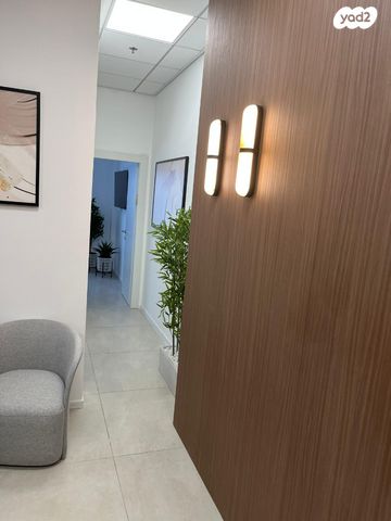 משרדים, אחד העם 9, מרכז העיר, חדרה